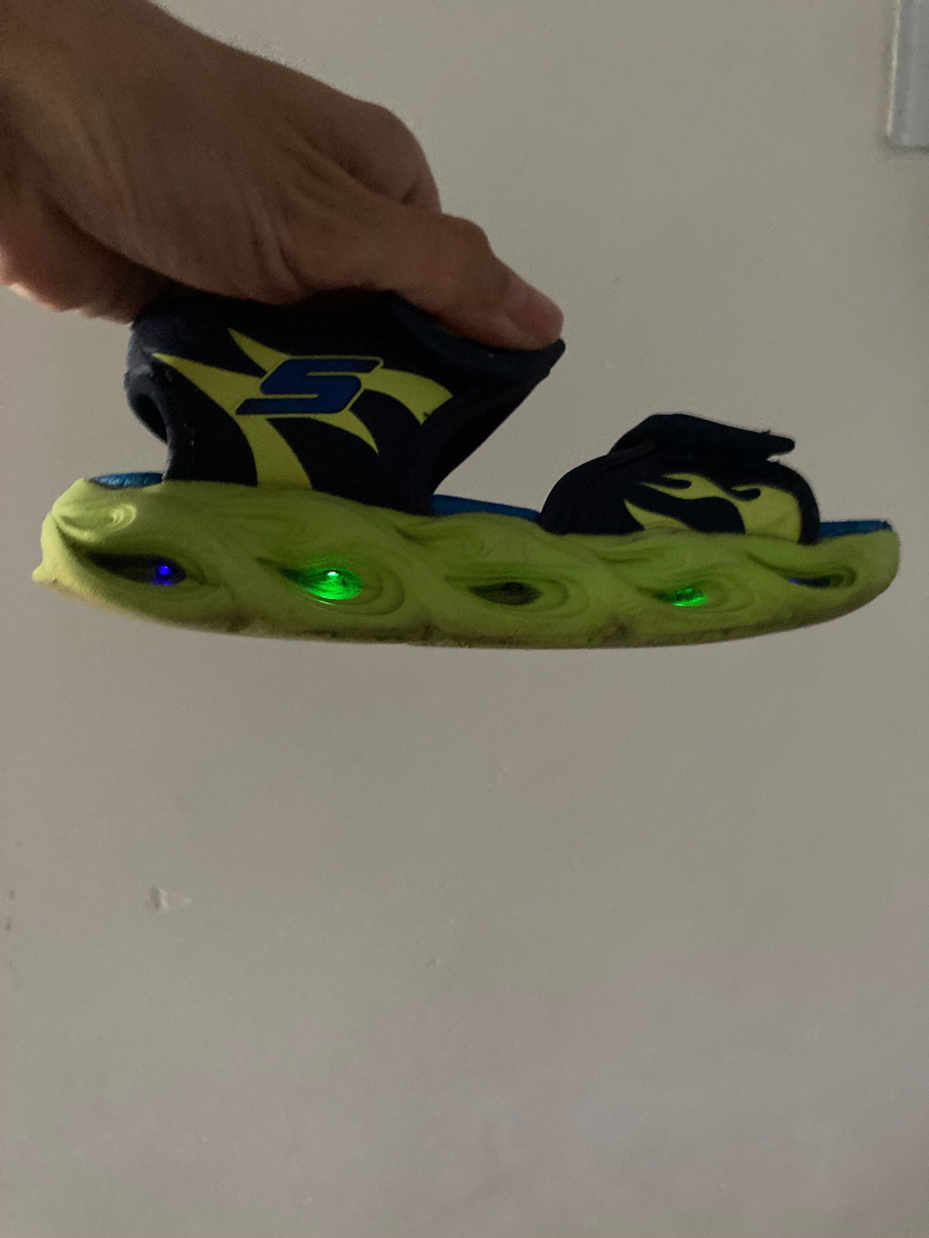 Светещи сандали Sketchers