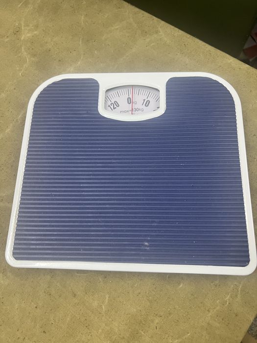 Продам весы в хорошем состояний