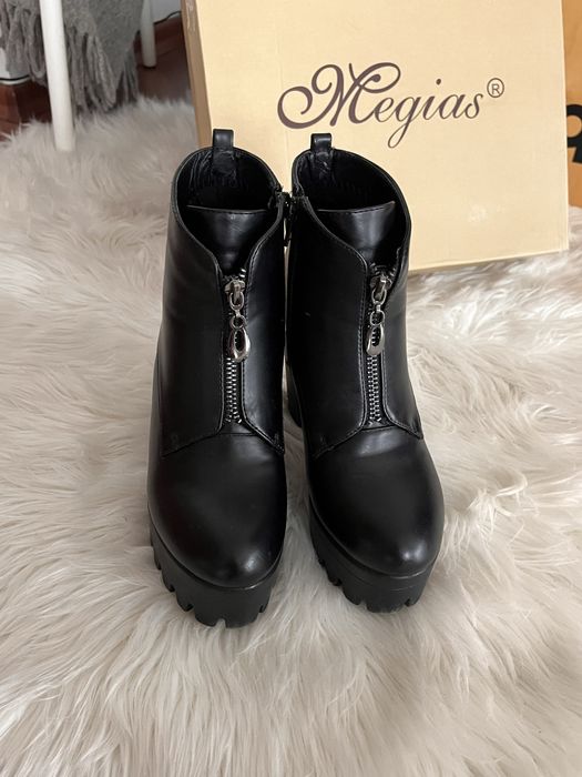 Дамски боти с ток Megias