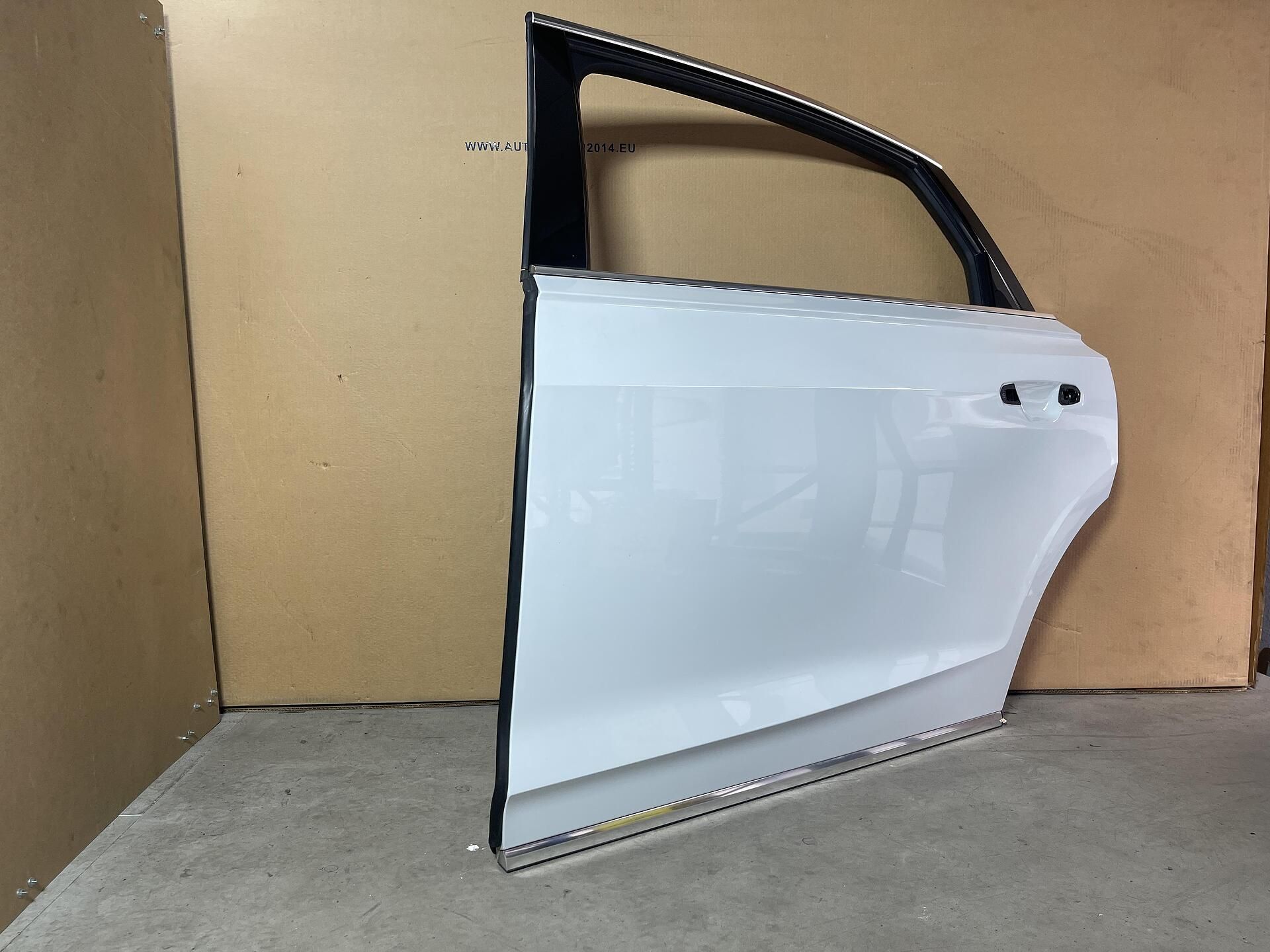 Задна лява врата audi a8 d5 - 4n0833051a