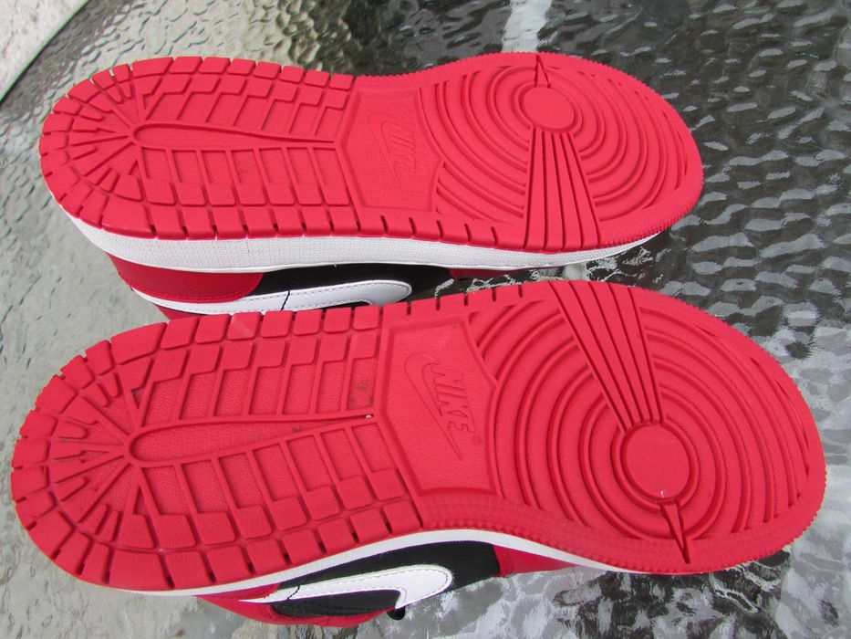 Юношески маратонки Nike Air Jordan 1 Mid