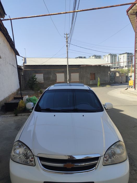 Лассети 1.8 сотилади