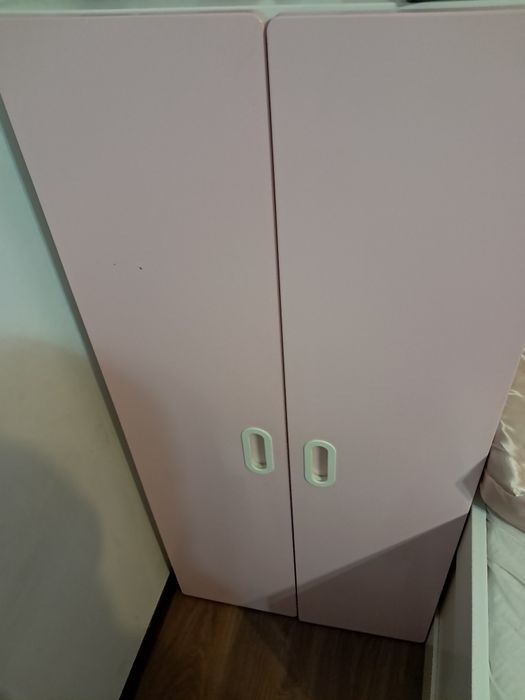 De vânzare două șifoniere mari si unul de copii