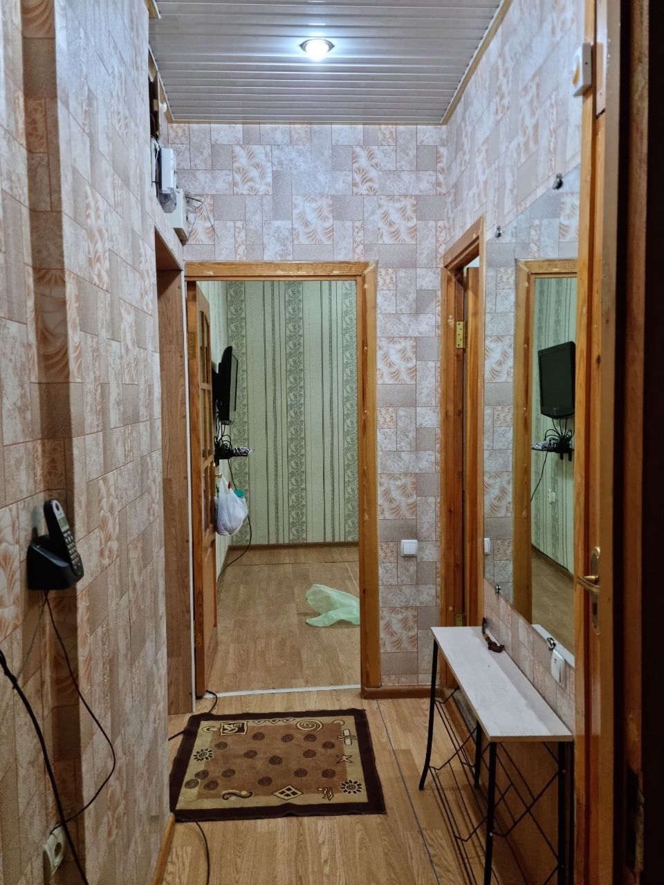 Двухкомнатная квартира 
500 у.е , 100 у.е. депозит.  Кондицион