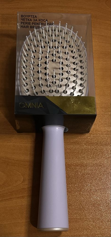 Четка за коса със самопочистващ се бутон Omnia, лилава