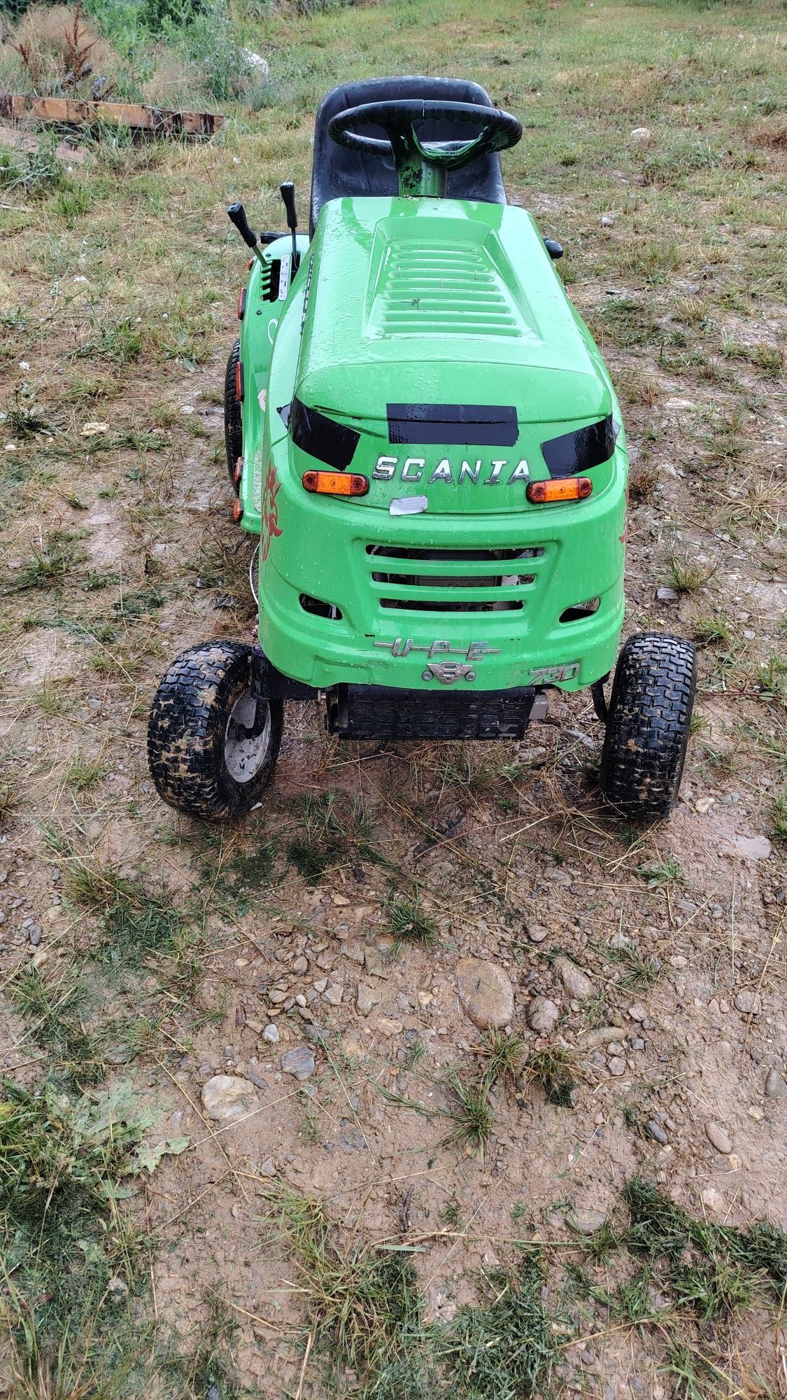 Vând tractoras gazon