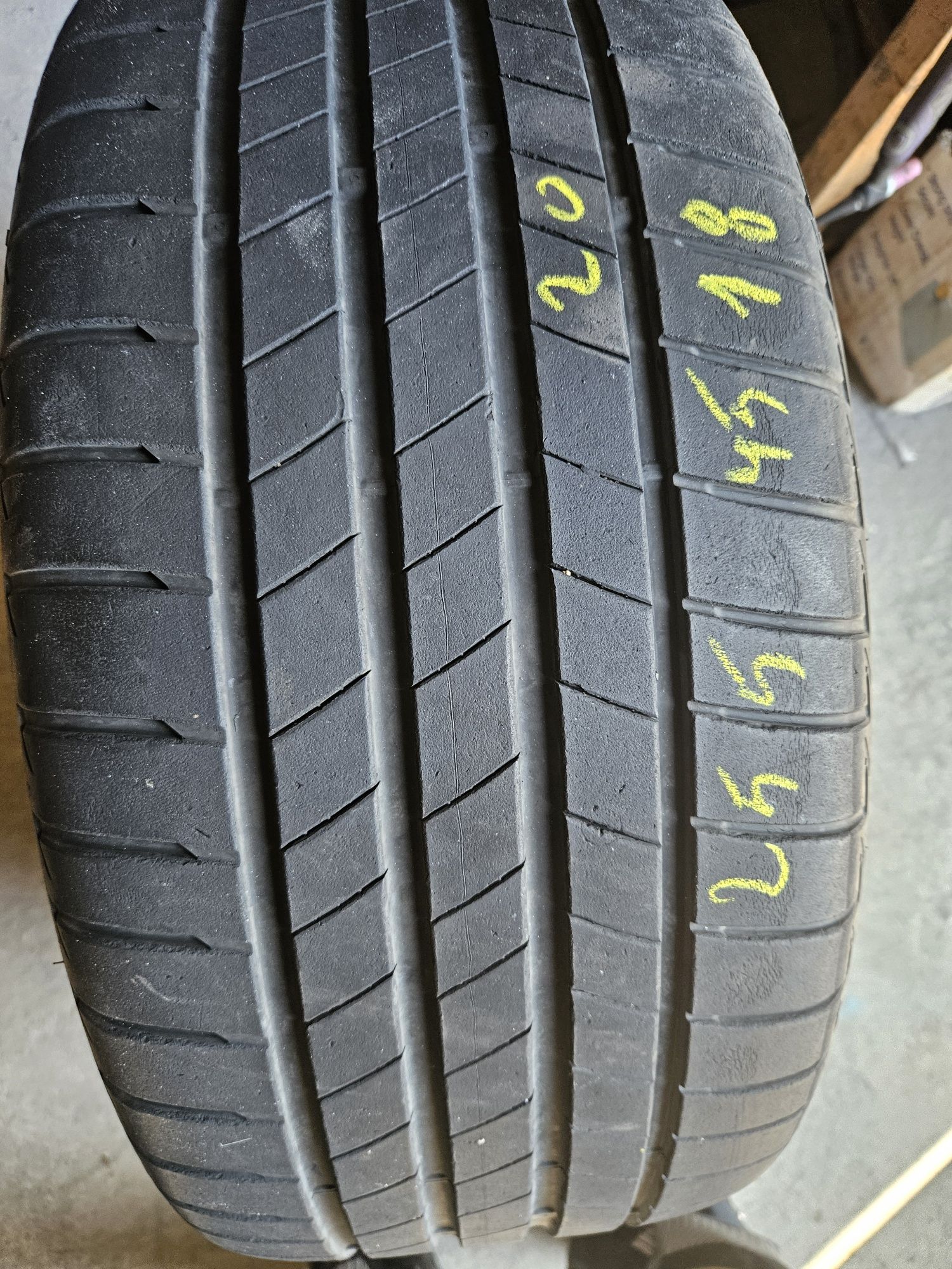Гуми 255/45/18 2броя