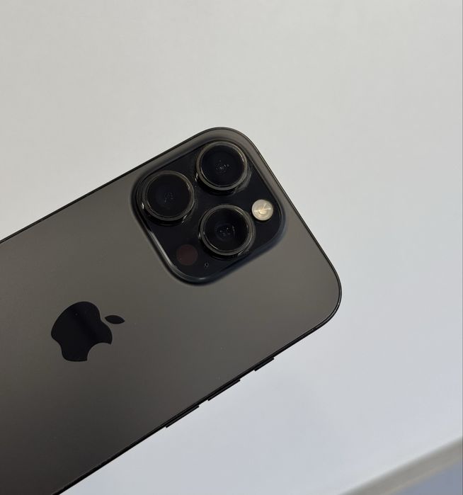 Продавам iPhone 16 PRO 98 цикъла