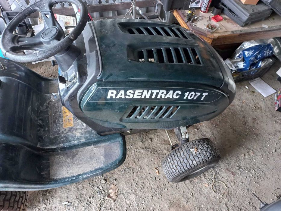 Tractoras iarba 17 ps