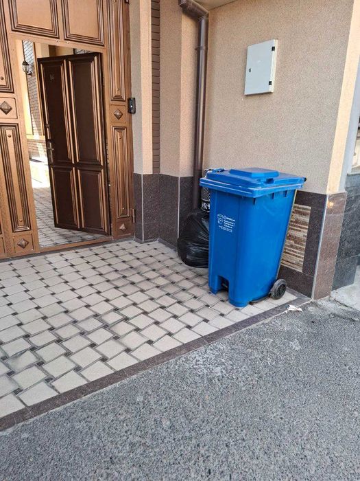 Мусорный бак урна для мусора