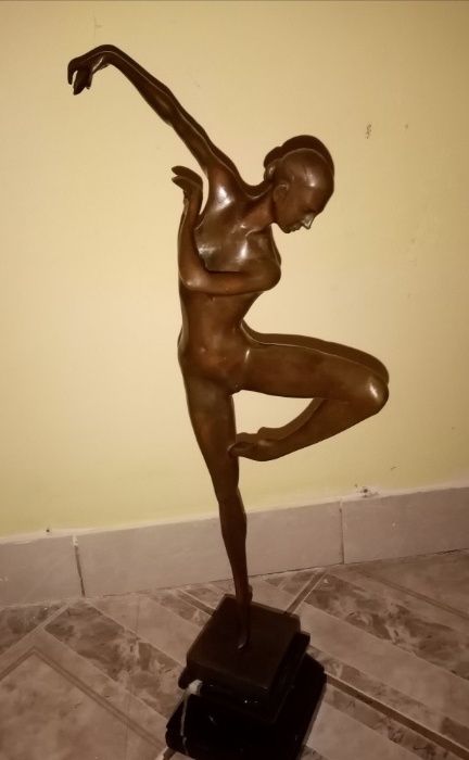 Sculptura, balerina în stil Art-Deco din bronz masiv pe soclu din marm