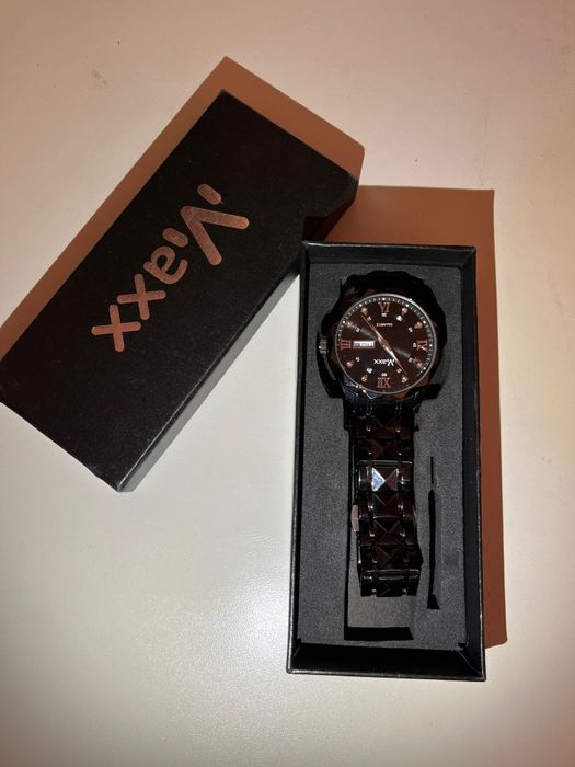 Продам часы  цена 3000