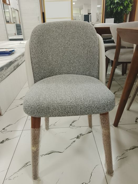 Обеденный стол и стулья по акции