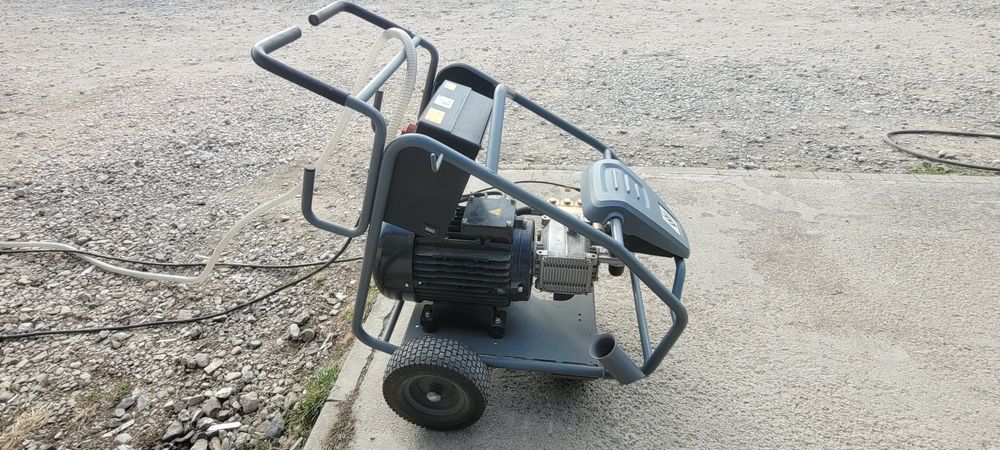 Aparat de spalat cu presiune KARCHER HD 9/50-4 Cage