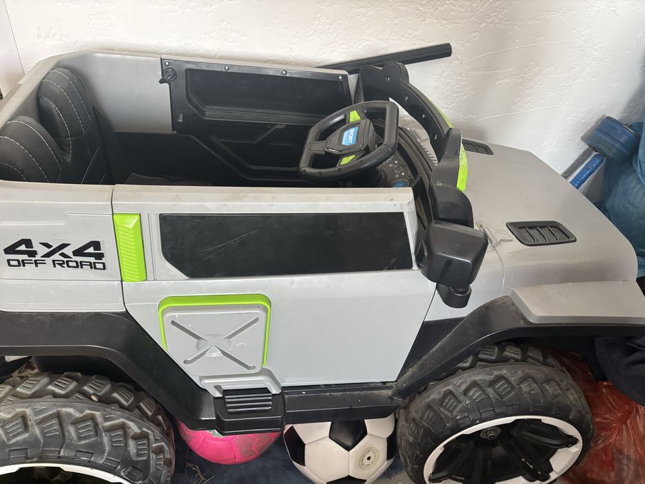 Детская машинка новая продам