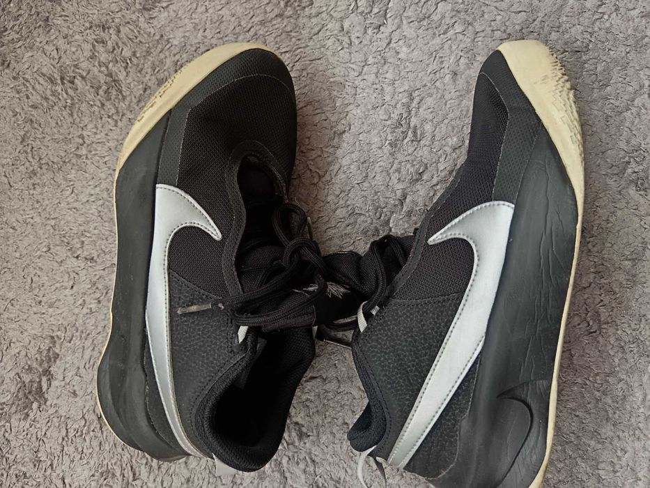 Adidași Nike Team Hustle D10.marimea 39