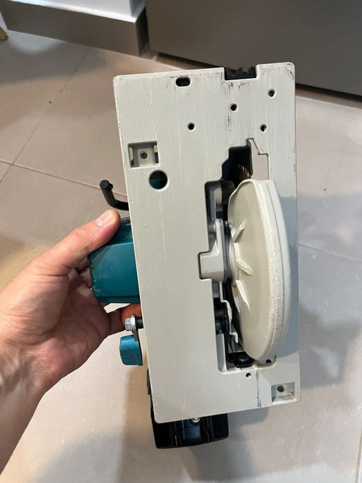 Multifuncțional Makita DTM51 și circular Makita DHS680