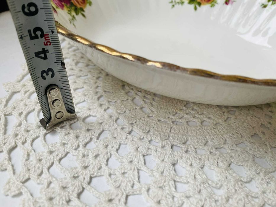 ROYAL ALBERT красива купа за сервиране от костен порцелан от Англия