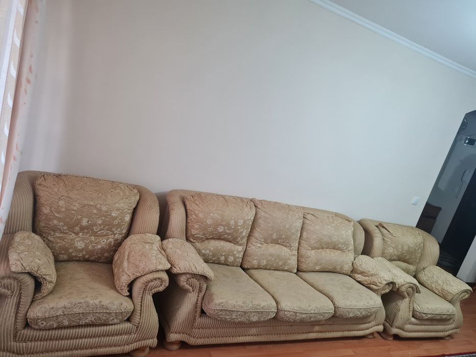 Шкаф и диван. Сапасы жаксы