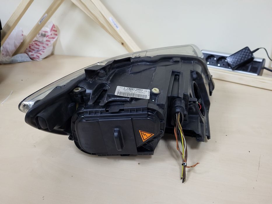 Ляв фар Audi Q7 ЗАВИВАЩ ксенон lqv far ауди кю7 zavivasht