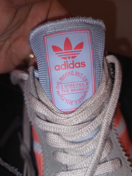 Vând incaltari sport ADIDAS INIKI