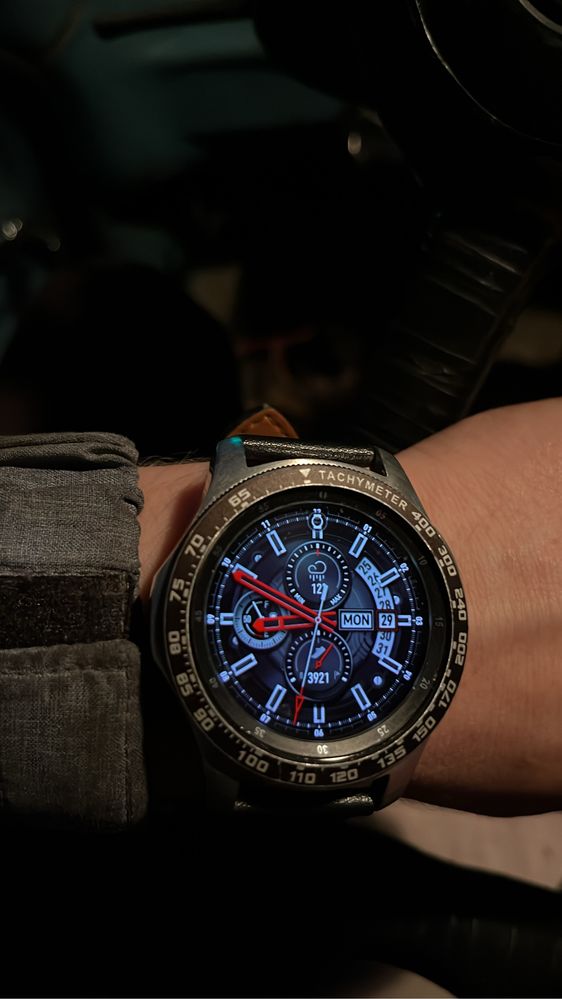 Продам Galaxy Watch в отличном состочнии!