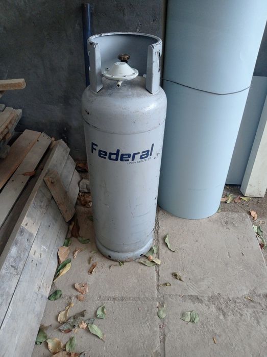 движок..газ балон..аккумлятор зарядник