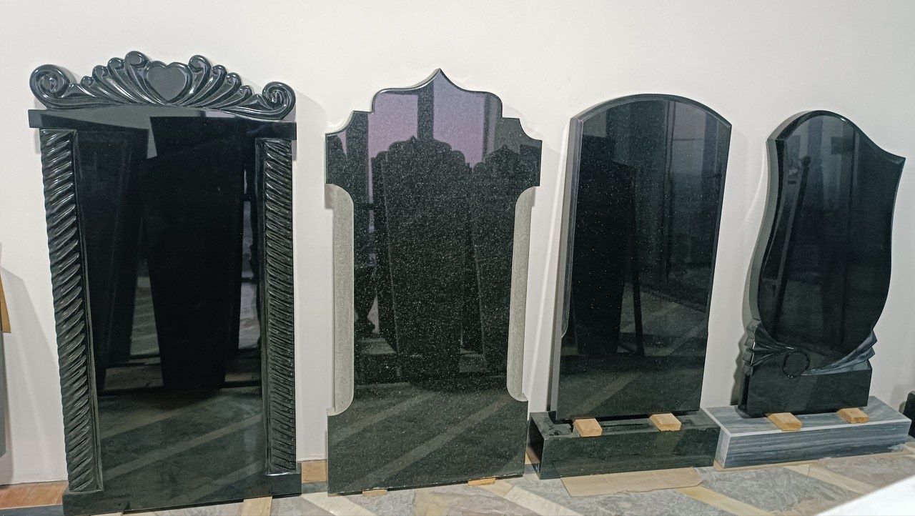 Ёдгорлик Тощлар Памятники