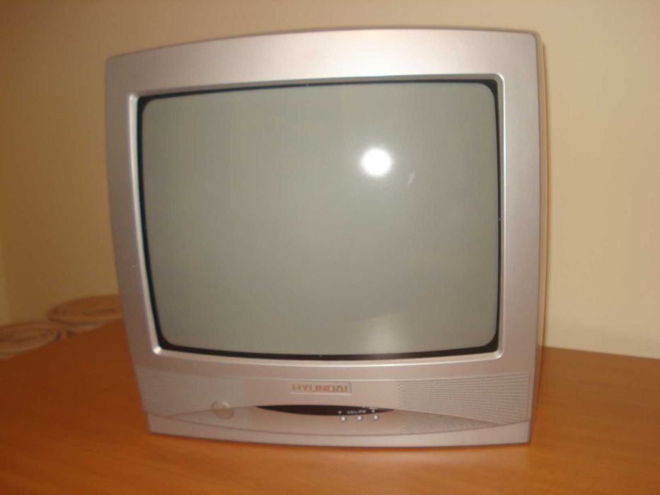 Televizor HYUNDAI Nou + telecomanda Diagonala 37 cm 62 de programe