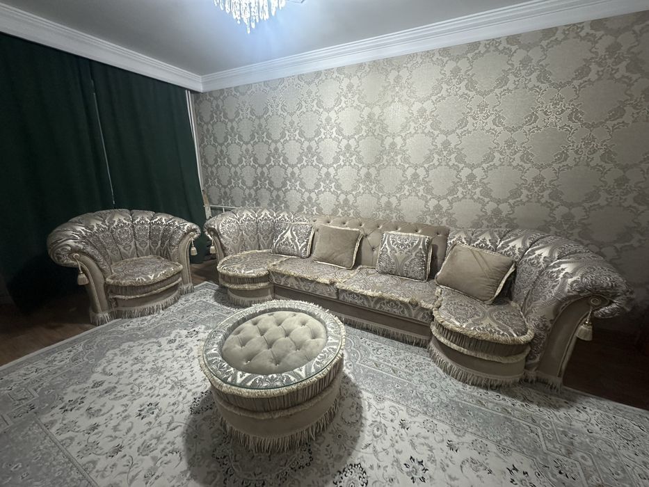 Продам диван с креслом и журнальным столиком