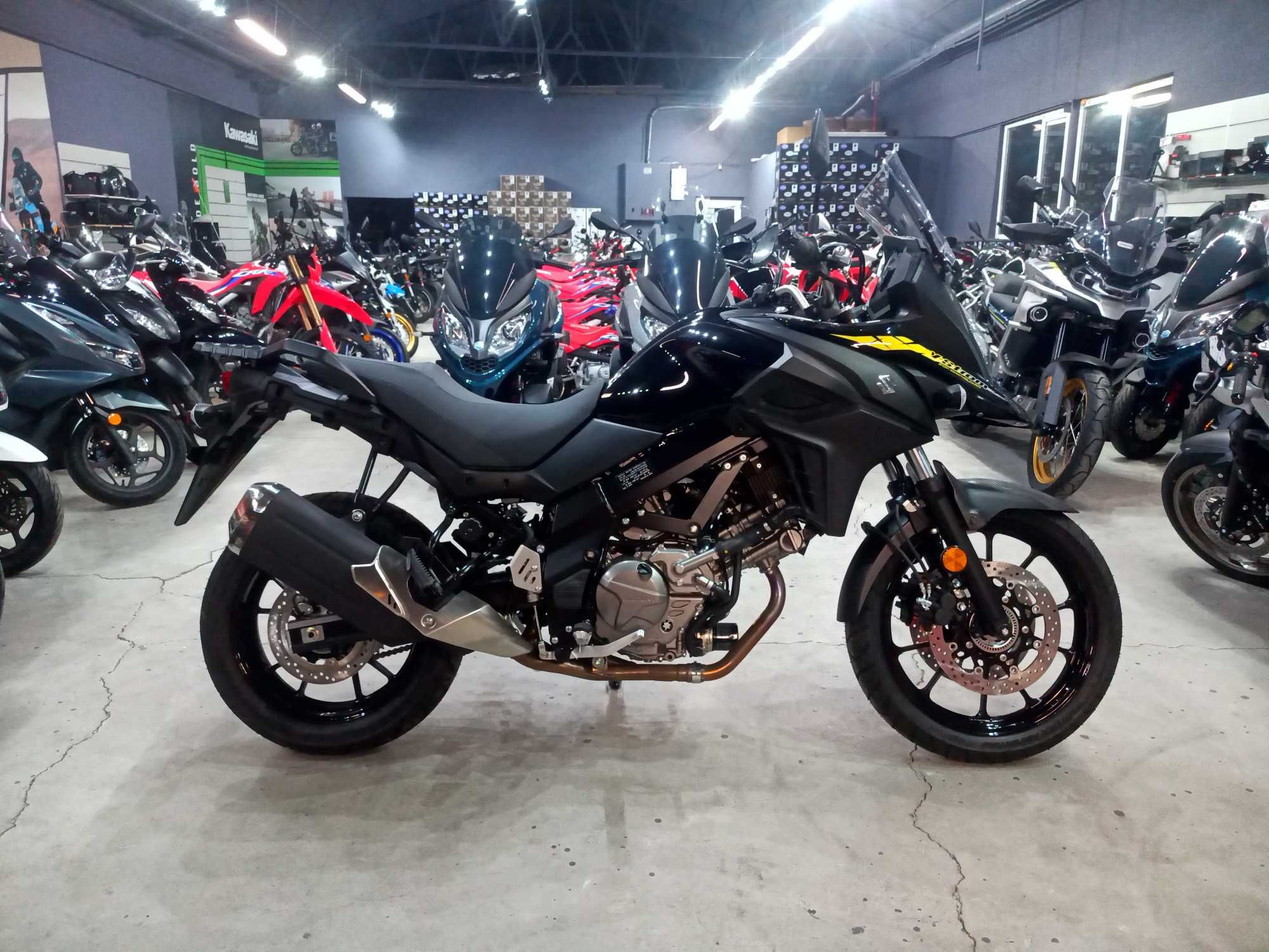 Suzuki DL650A V-Strom M4