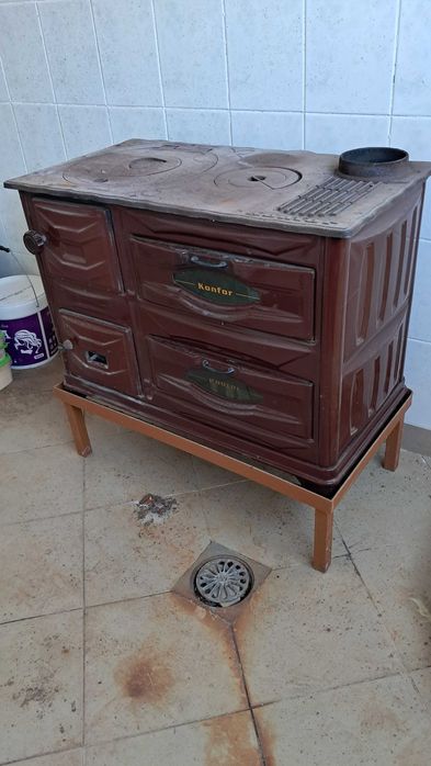 Печка с фурна на дърва