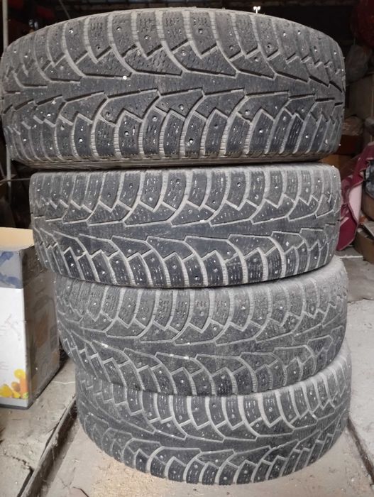 Продам 4 зимних шины б/у