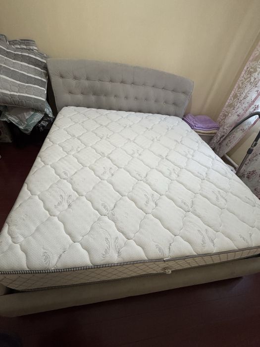 Продам кровать с матрасом