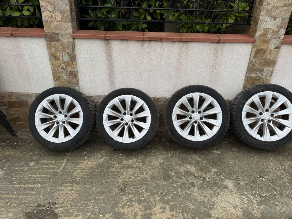 Джанти с гуми за Tesla Model S
