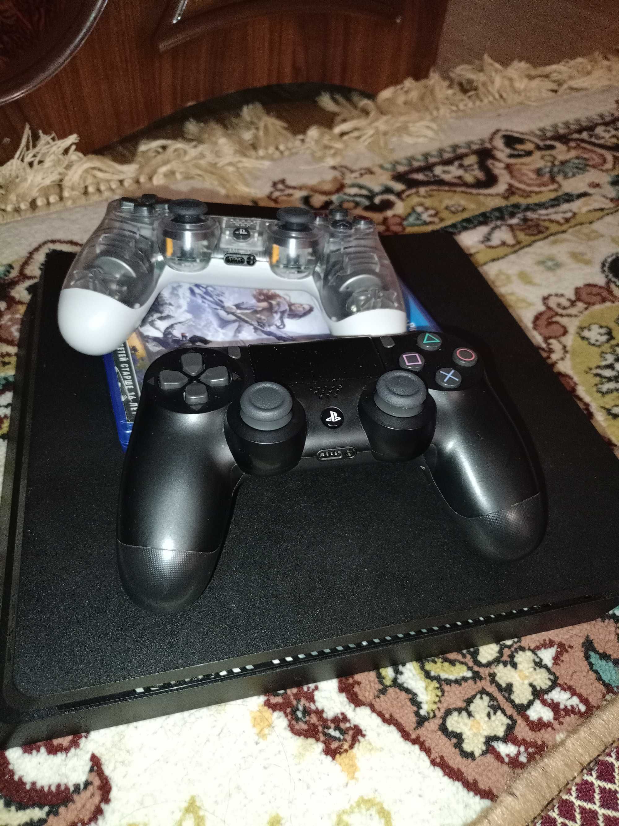 Продаю PlayStation 4 Slim в отличном состоянии