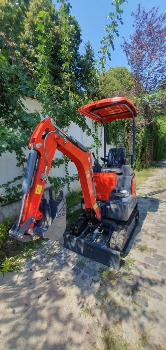 Vând miniexcavator Lukton motor 2 timpi, optional si remorcă
