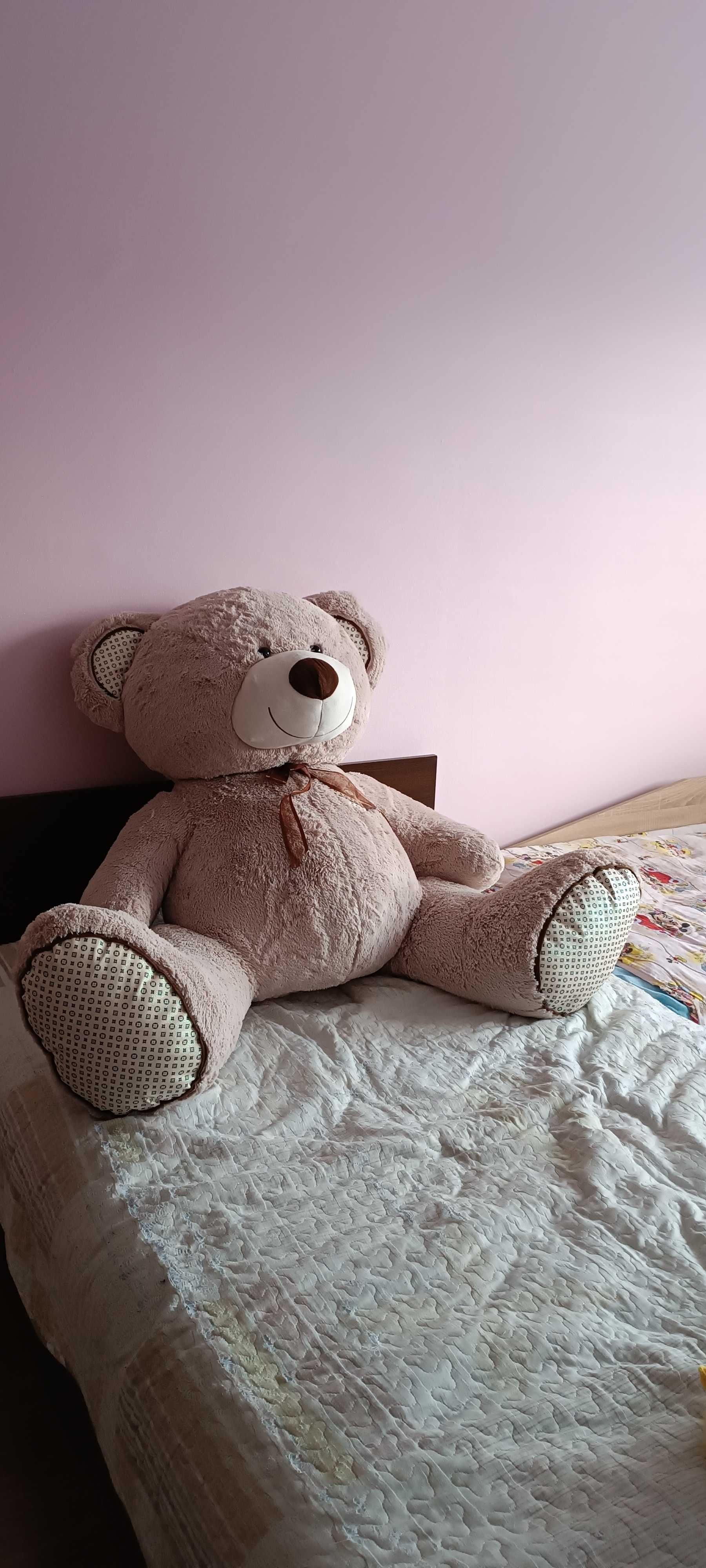 Плюшен огромен мечок, 130 см. височина