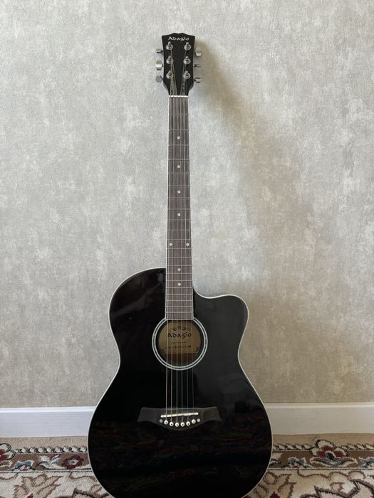 Гитара почти новый с чехлом