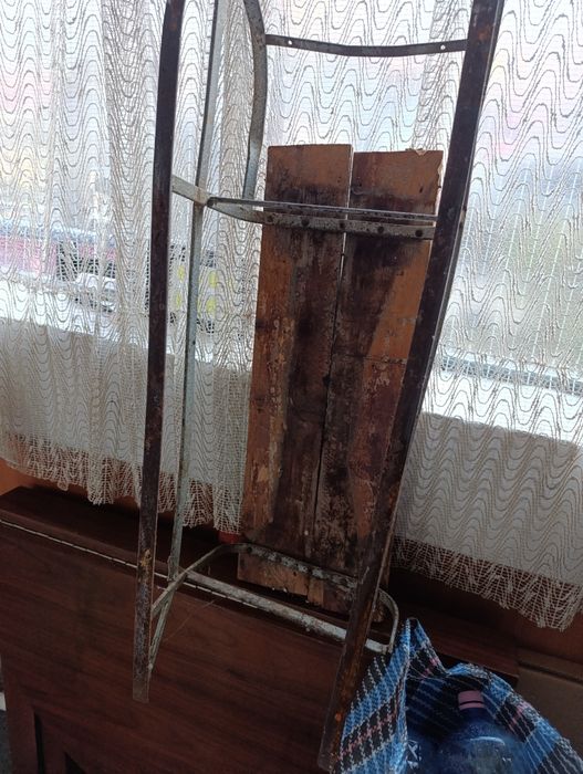 Vând sanie din fier