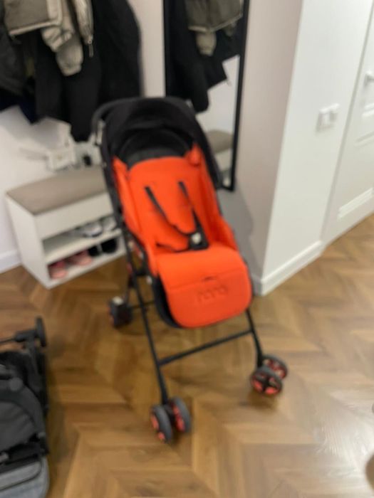 Десткая прогулочная коляска