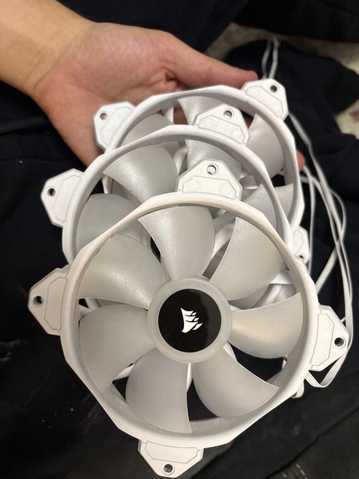 Kit 3 ventilatoare Corsair LL120 White + cadou 1x RS120