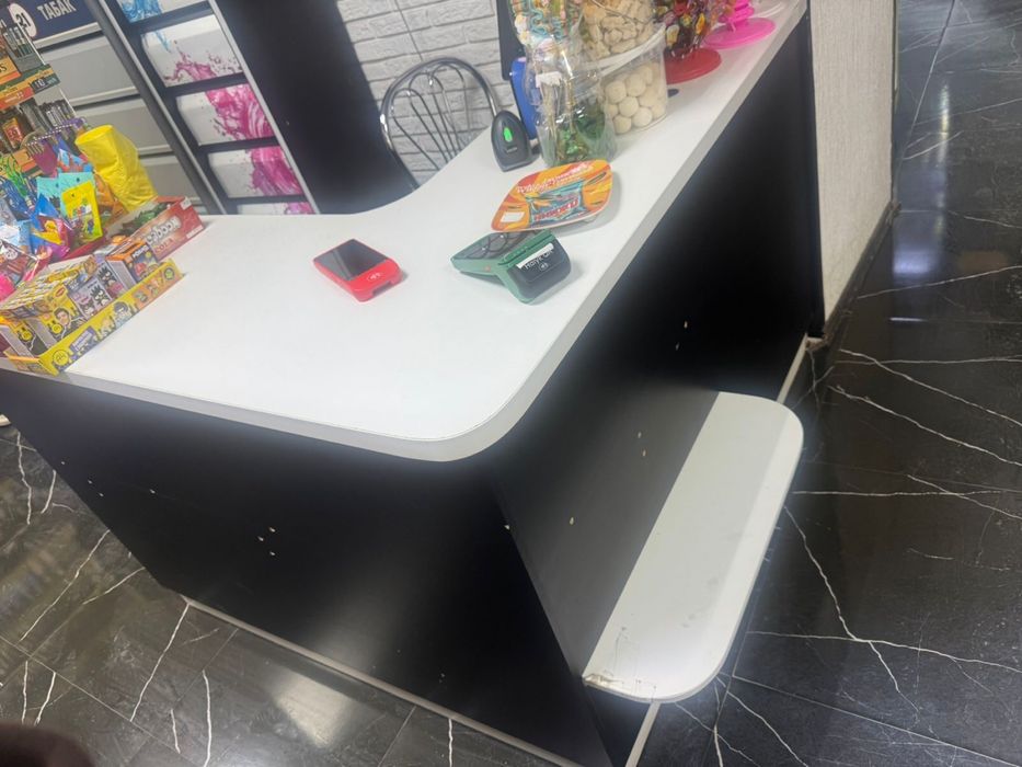 Продам стол для кассы, кассовая зона