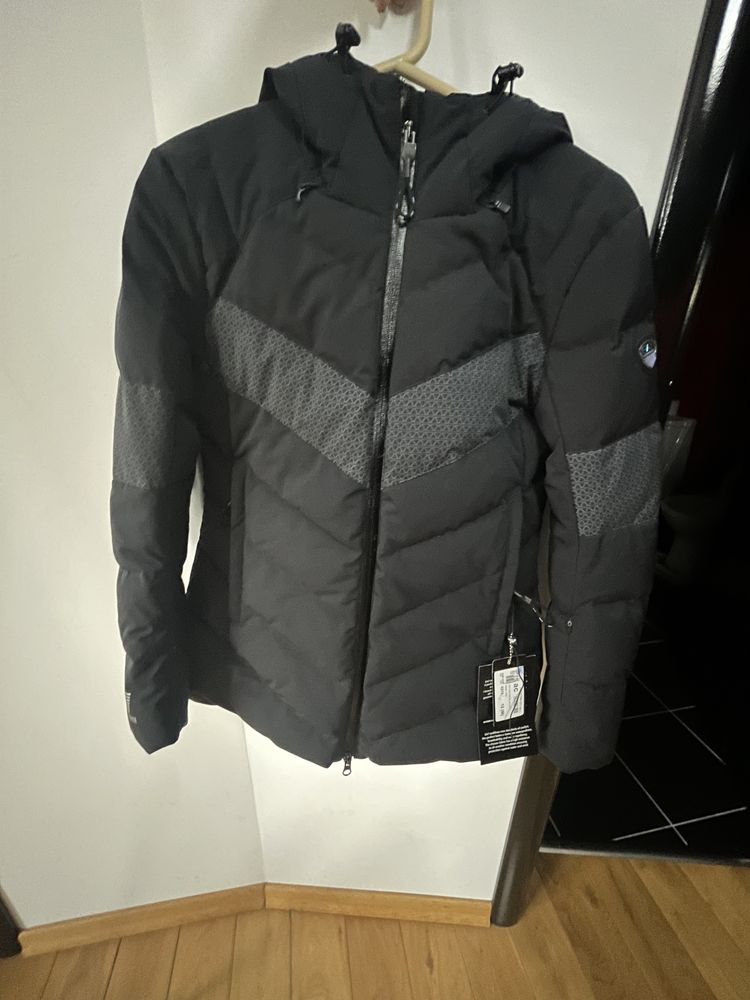 Продавам Яке Armani чисто ново