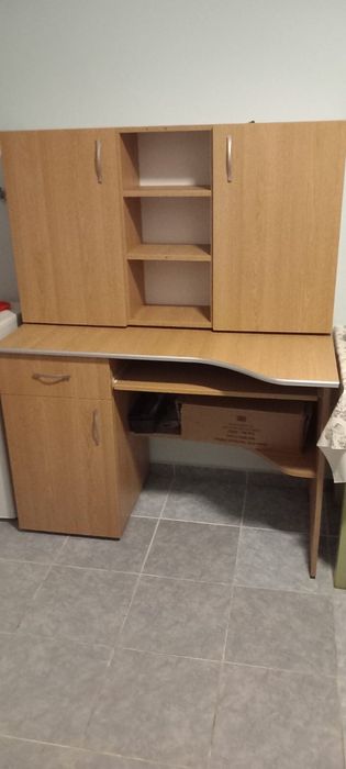 Vand birou + corp suspendat