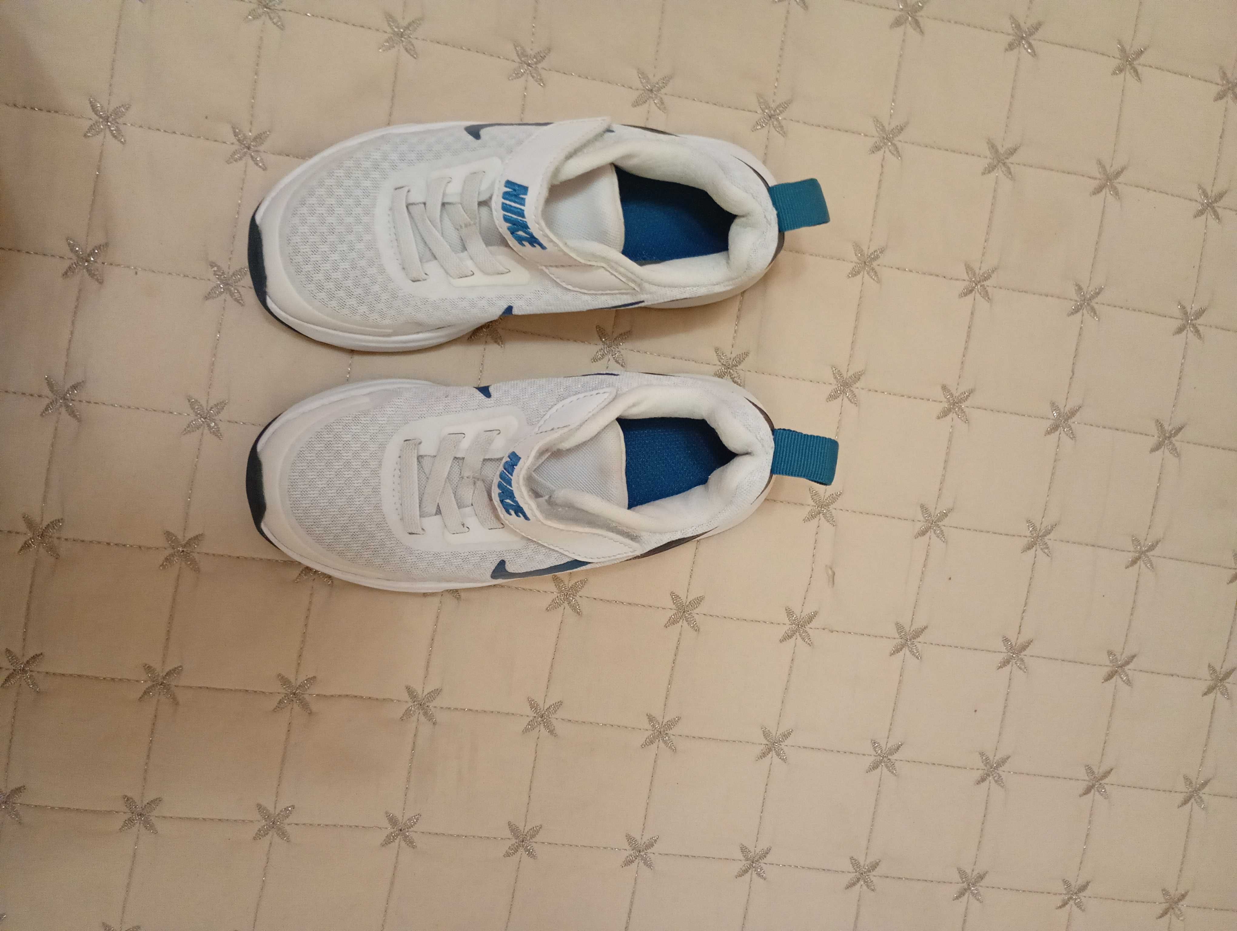 Маратонки      nike