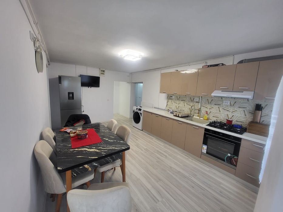 Vând apartament 3 camere!