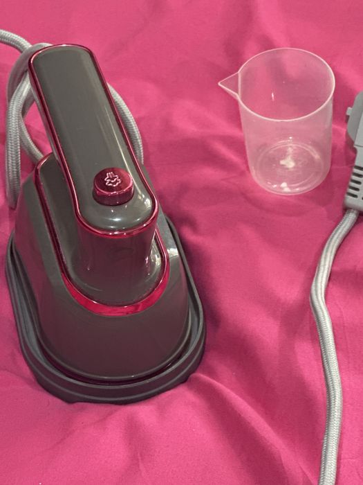 Маленький компактный утюжок