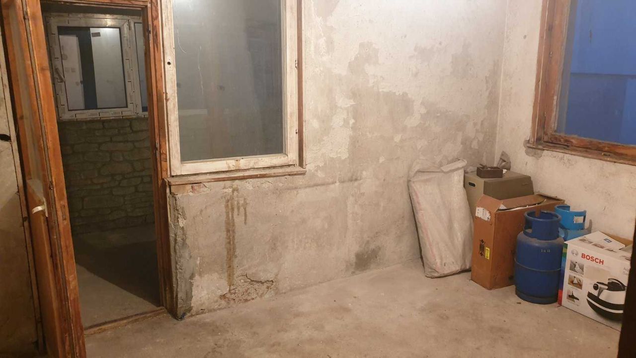 Дава се под наем Тристаен апартамент в Бургас, Възраждане - 90 кв.м за 105000 € - Снимка #3
