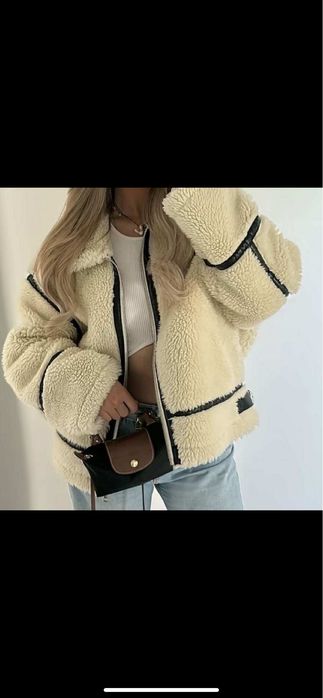 Запазени дамски връхни дрешки